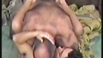 Dos morenas chicas dulce lamen unos a otros jugoso gorditas tetonas y culonas coño caliente