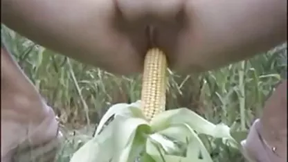 Belleza de la joven enseña de xxx rubias gorditas un buen sexo