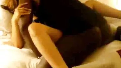Dos rubias transexuales fuck maduras gordas tetonas a un bebé