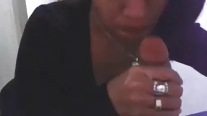 La perra no podía soportarlo, gordas haciendo el sexo ella puso una polla en la polla y empezó a oscilar y montar sobre su cliente, lo que le obligó a cerrar los ojos de placer increíble