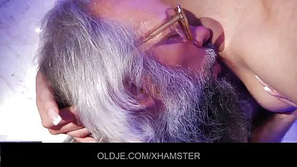 John le gusta lamer el coño gordas en xxx peludo