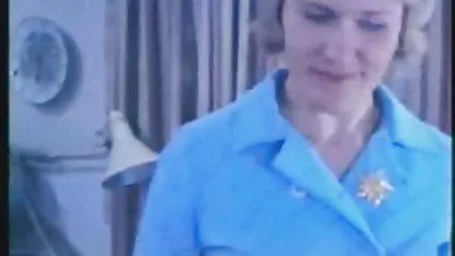 La morena fue srxo con gordas claramente superior a sí misma, no sólo ella tire negras, finas medias al nivel de sus pechos, ella también fumaban y poner esto muy cigarrillo en su coño
