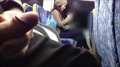 Masturbación con la gordas desnudas xxx mano su coño con un consolador blanco