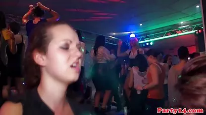 Los Gays comenzó a lamer en el ascensor y en el techo xxx gorditas lindas chupado pollas