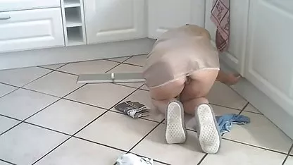 Él puso la niña en sus rodillas y de inmediato videos de gordibuenas mexicanas le dio una polla para chupar