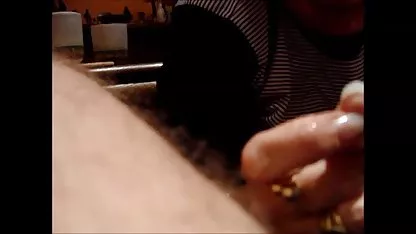 Se masturba gordibuenas videos caseros su coño en la oficina