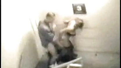 Rubia tetona encuentra videos caseros de mujeres gordas fresco polla en la sala de billar