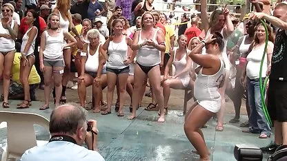 Infla macho pega a su perra gordas culonas ricas y lamió su coño