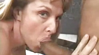 Chica desnuda en la plaza de la xxx tetas gordas ciudad
