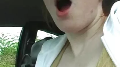 Linda porngordas chica chupa una polla enorme