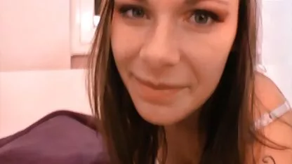 19 años de edad, rubia gordibuenas foyando acaricia a sí misma en la webcam