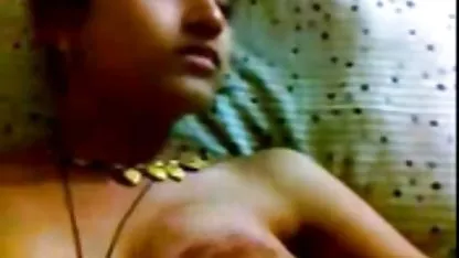 Apasionado Asiática chupa la gordita cachonda xxx polla, se acaricia el coño y se corre