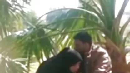 Insaciable puta chupa la mujeres gordas acabando polla