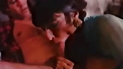 El esperma caliente fluye xvideos de gordas a través de las bolas y el pene