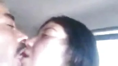 Mujer tailandesa inserta verduras en xxgorda su coño
