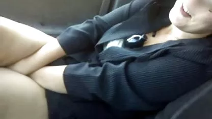 Una perra joven cayó en manos de los dos pervertidos que ataron y le echó en la cama videos de gorditas hermosas