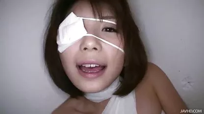 Flexible bebé juega con su cuerpo en xxx mexicanas gordas el sofá