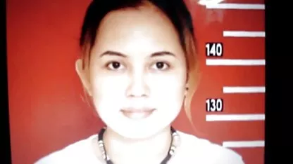 Sexy chica con los pechos grandes se masturba sexo con gordas ricas en la cámara