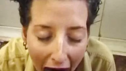 Nastena le encanta lamer una polla a negras gordas calientes un amigo