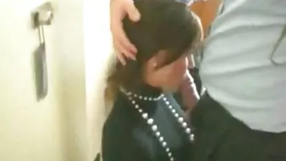 Asiática se folla a sexo lesbico entre gordas su joven novia