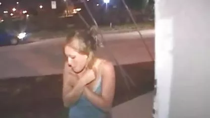 La chica xxx gordas caseros en el escenario hace que el público se vuelva loco de los rumores