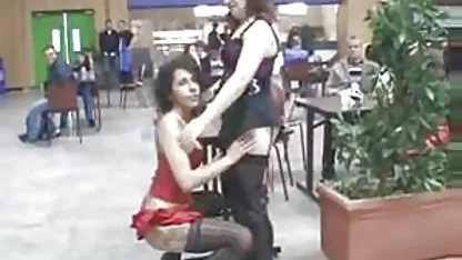 Jóvenes, nena chupa un pelador de dick viejas gordas mamando y le paga con dinero