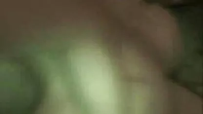 Habiendo atraído un marrón chica de pelo en su mexicanasgordasxxx cama suave y de apariencia elegante, el tío se calienta al bebé con un profundo, diligente cooney, de haber probado la maldita cosa y let it rip apaga