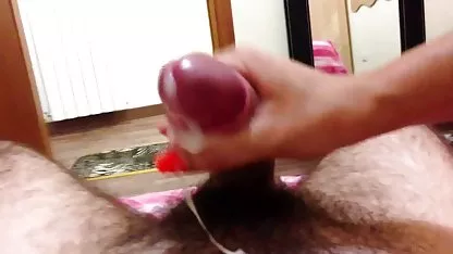 Ella se puso de pie en el puente y la empujó hermoso agujero, la sensación de la lengua penetran maduras gordas x en profundidad entre los labios