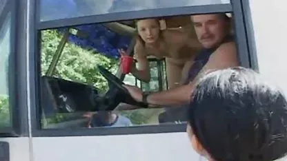 Joven chica Asiática se mujeres gordas foyando retuerce todo de orgasmo
