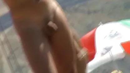 La niña pelirroja se endereza sus zapatos, se sienta en el sofá gordas maduras teniendo sexo y le pide al chico para follar bien, mostrar lo real del sexo vaginal es.